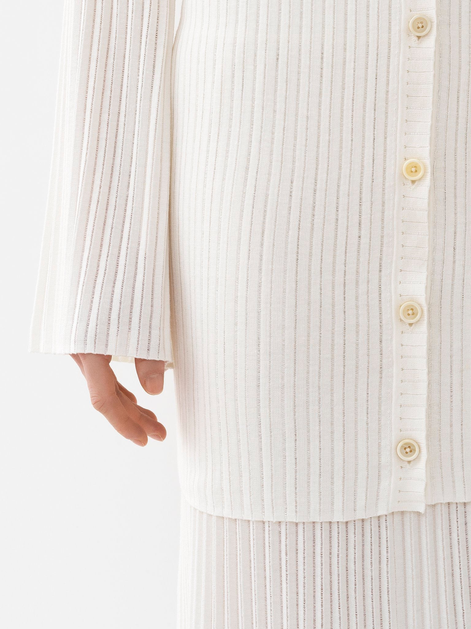 Cardigan à col V tricoté en soie - Iconic Milk