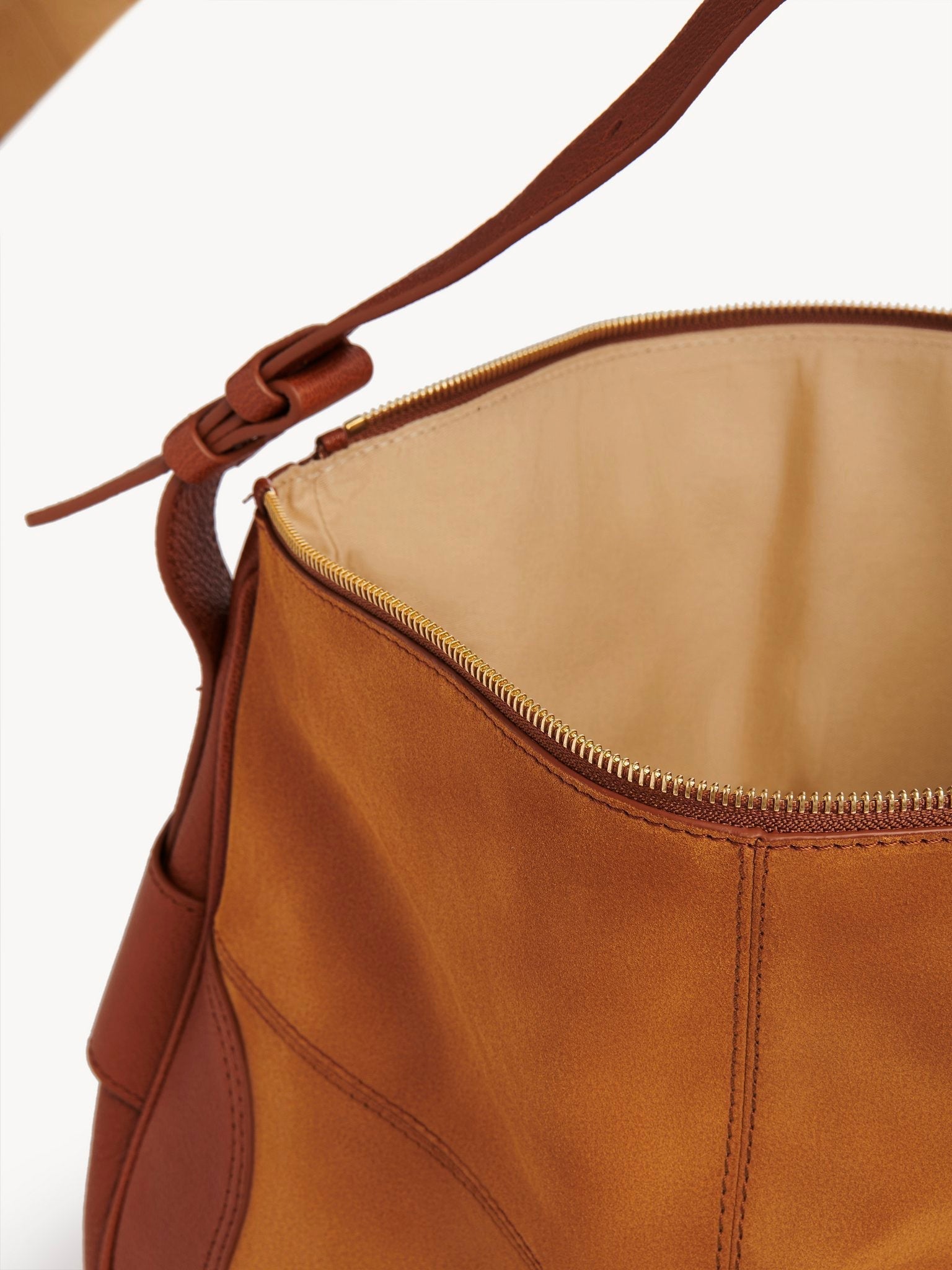 Sac hobo en vachette velours et cuir - Caramello