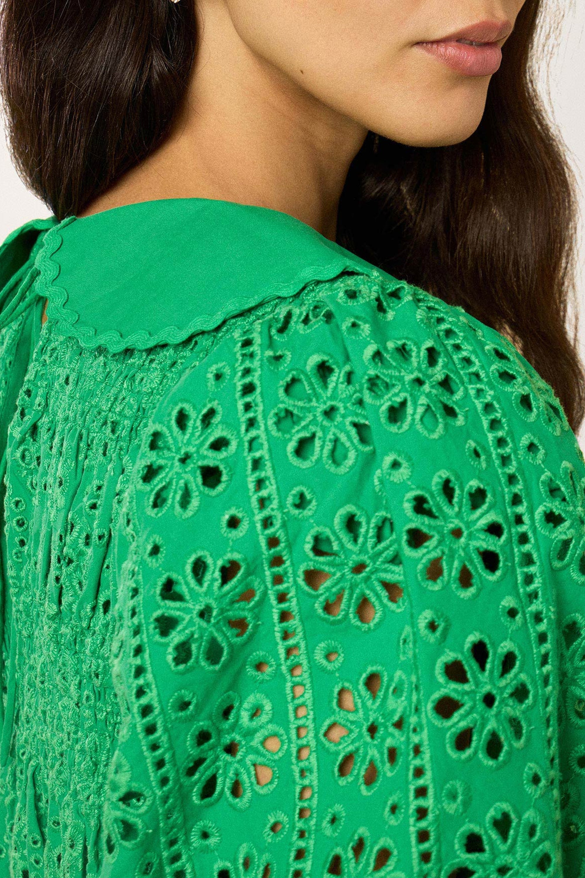 Robe midi avec broderies - Vert