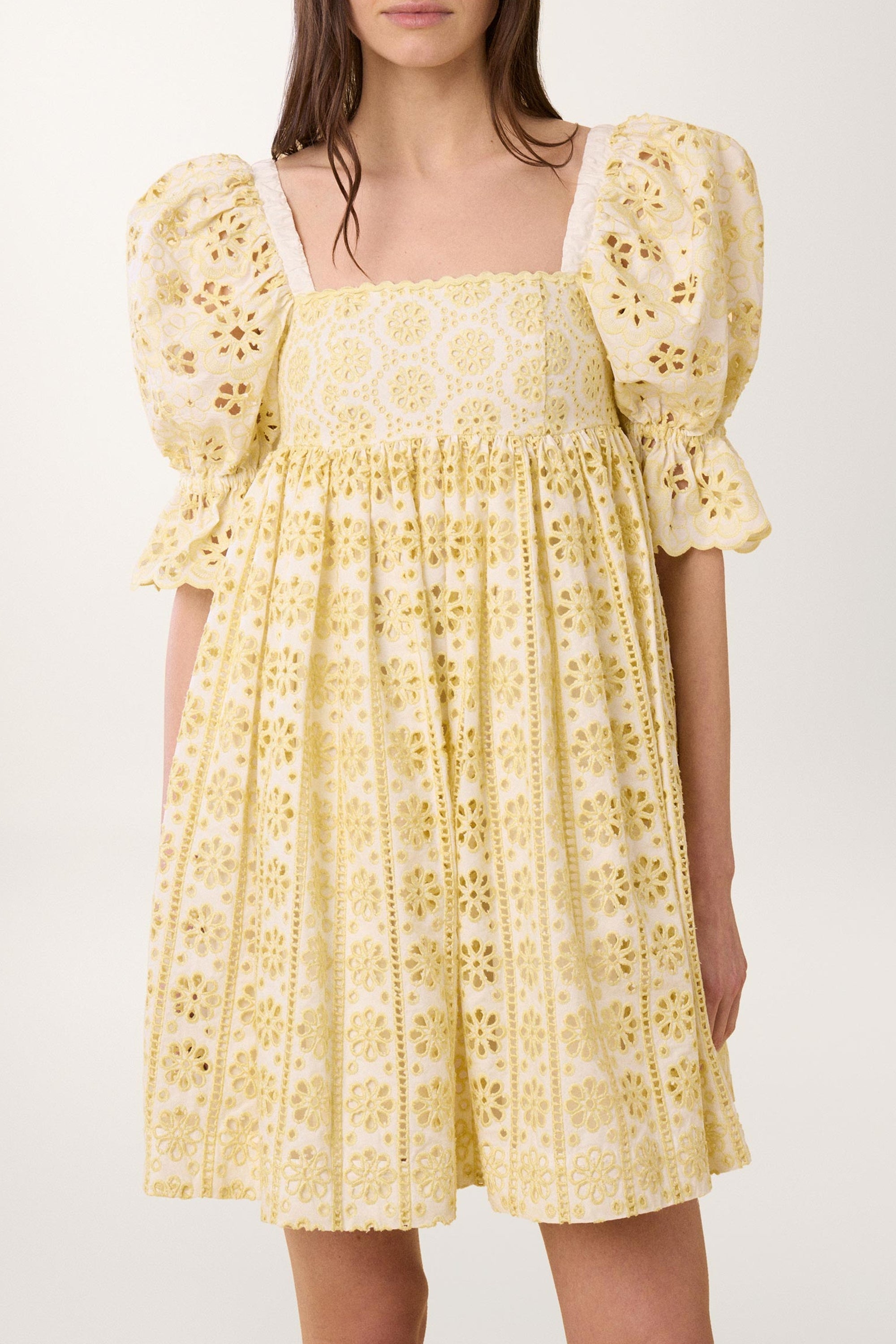Robe avec broderies - Blanc