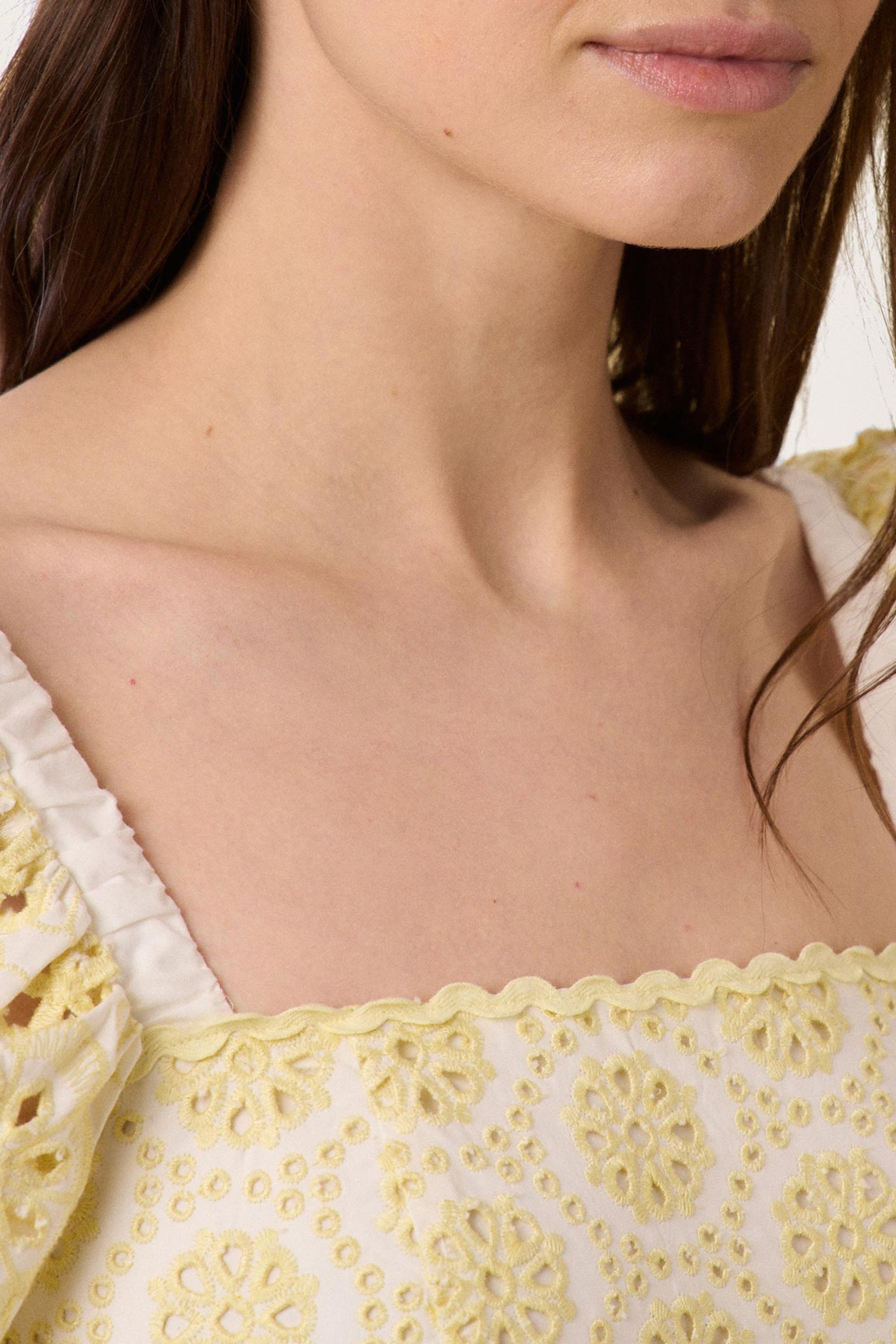 Robe avec broderies - Blanc