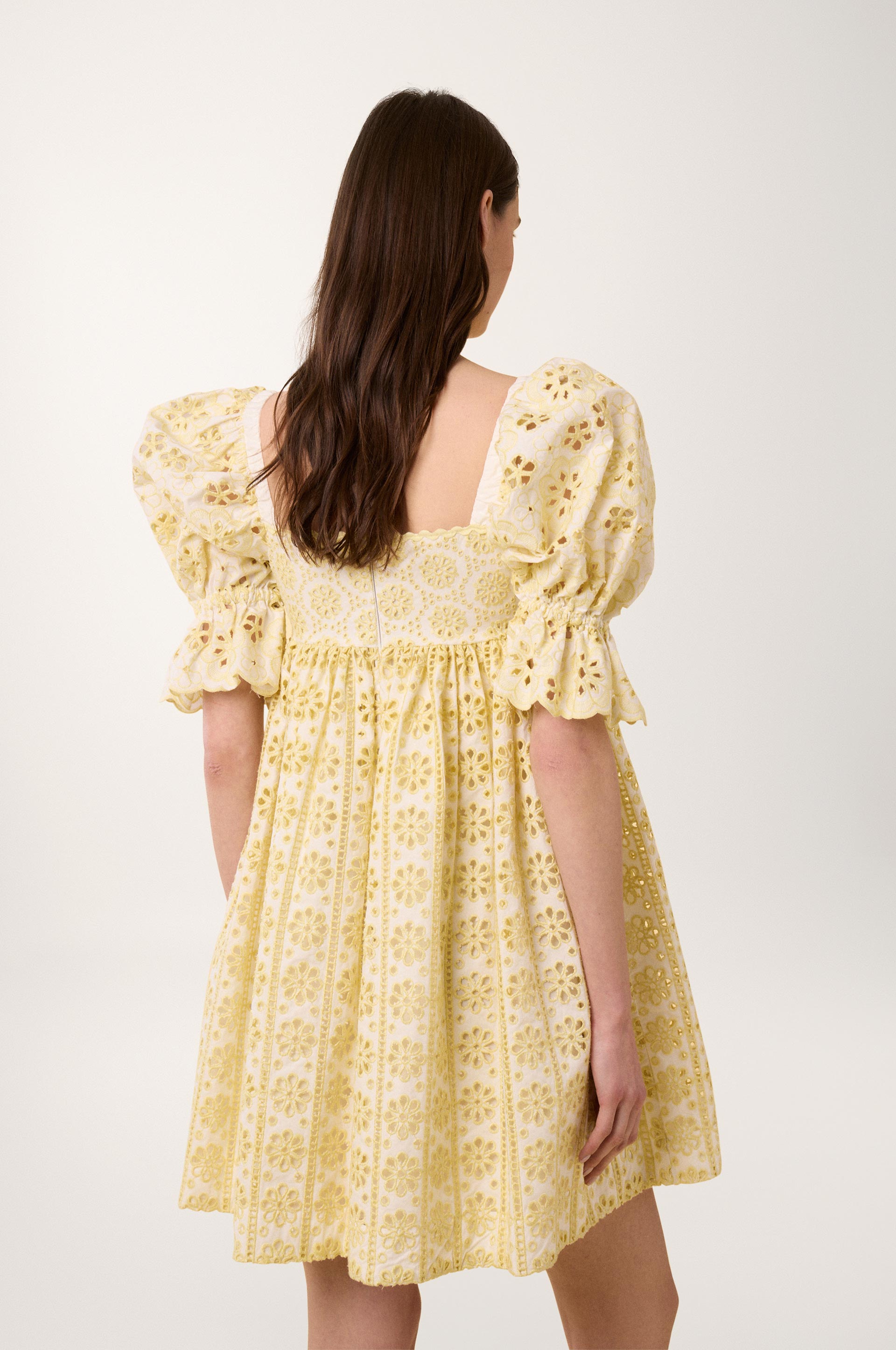 Robe avec broderies - Blanc