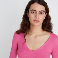 Pull à col V à côtes en laine superfine - Bubble Gum