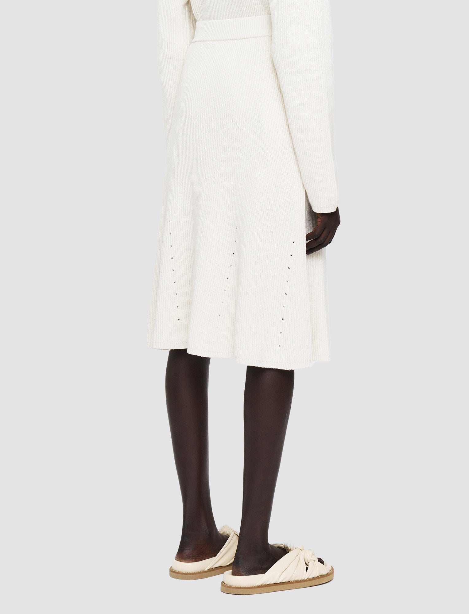 DJV /  11qty / 120€ / 27-4 / ST15%   Skirt-Linen Blend