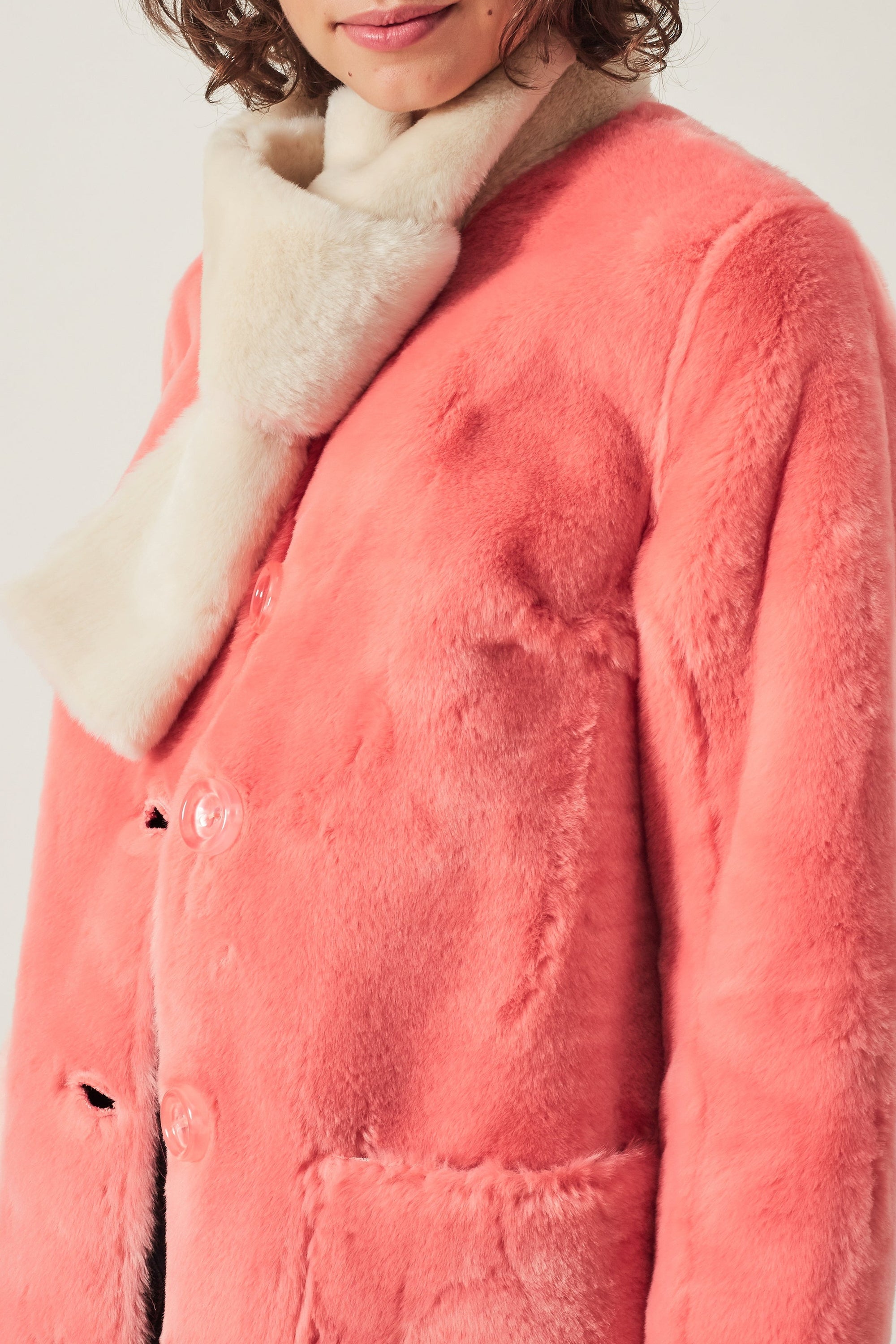 Manteau en satin et fourrure - Rose