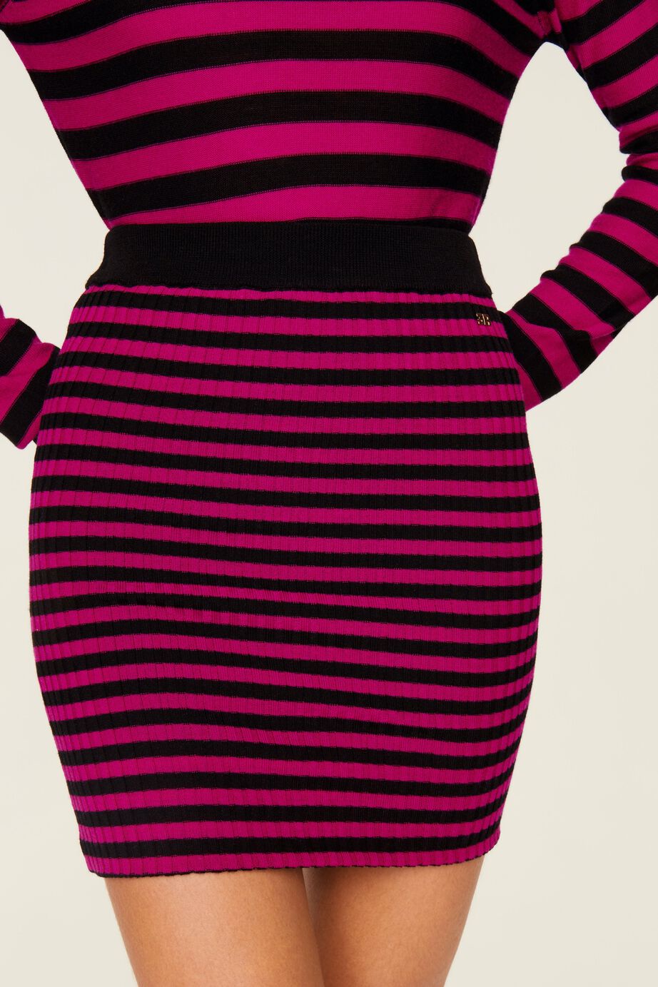 Mini-jupe en laine - Noir & Fuchsia