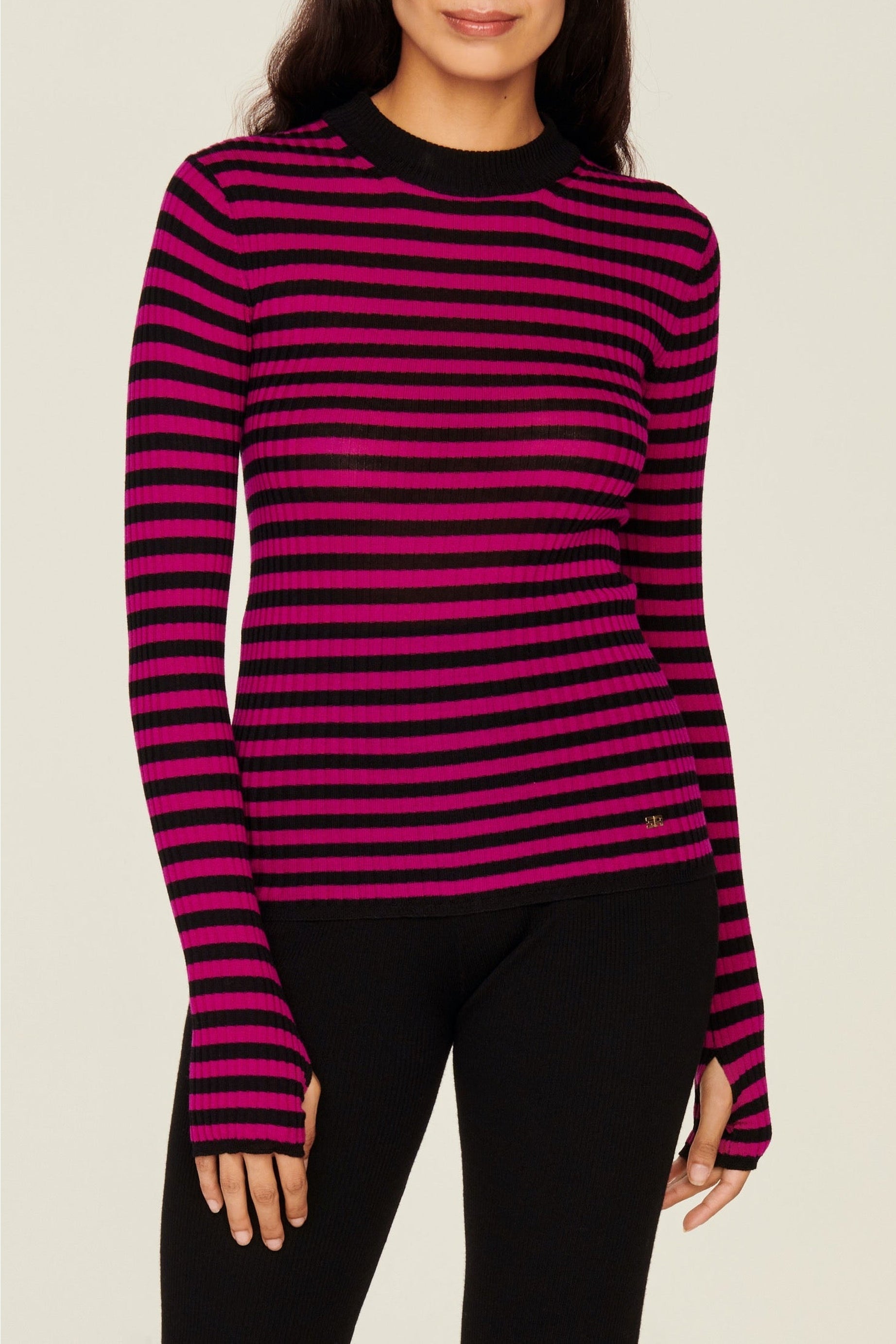 Pull rayé à col rond en laine - Noir & Fuchsia