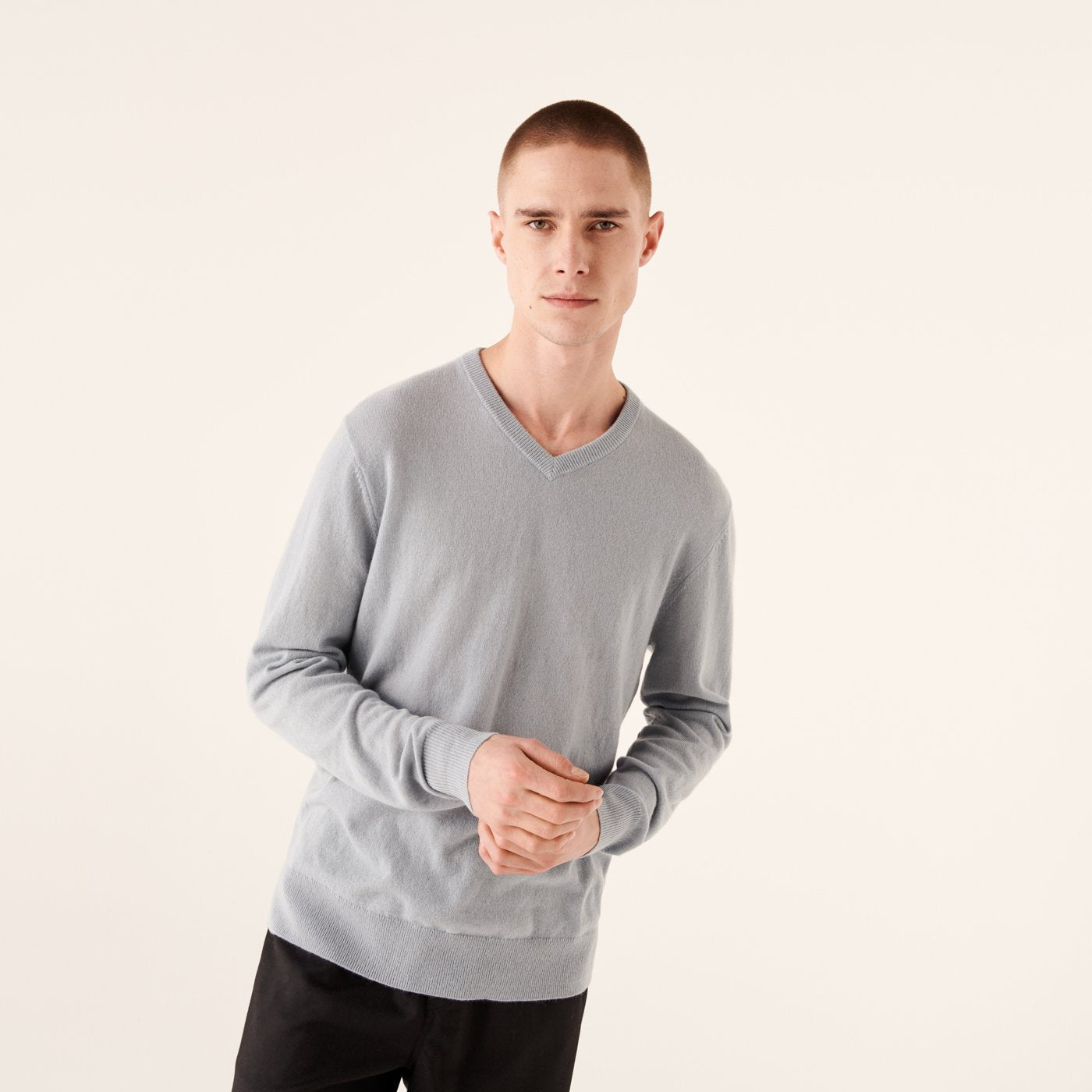 Pull à col V fin en cachemire - Cloud Blue