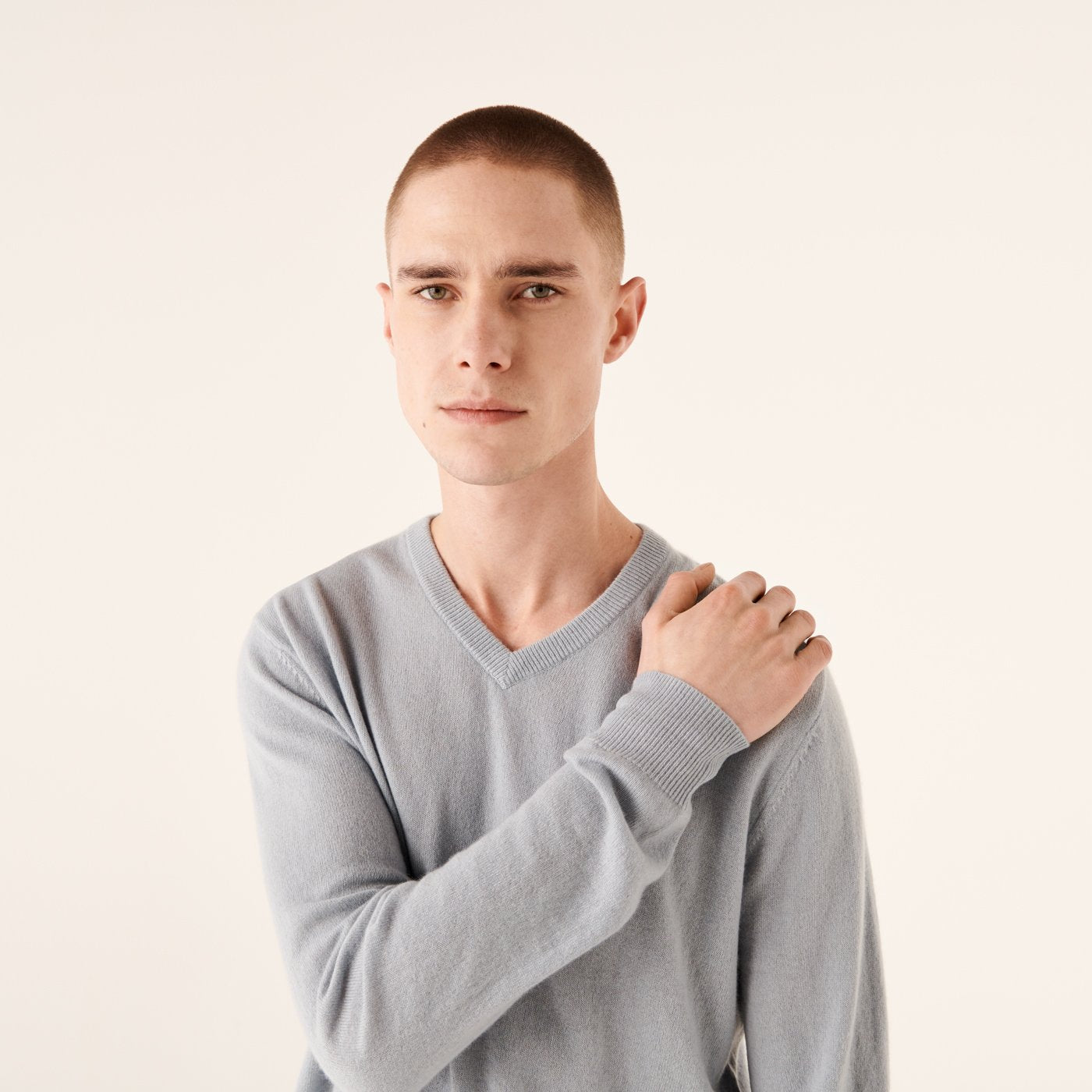 Pull à col V fin en cachemire - Cloud Blue