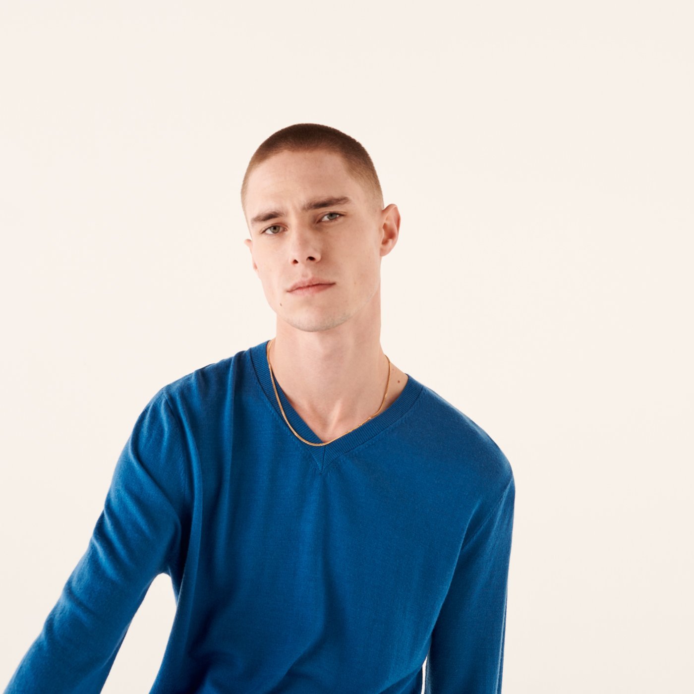 Pull à col V en laine superfine - Petrol Blue