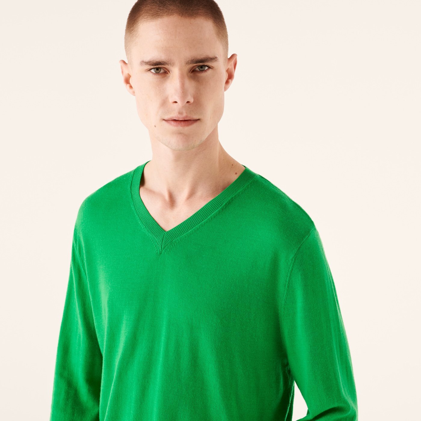 Pull à col V en laine superfine - Summer Green