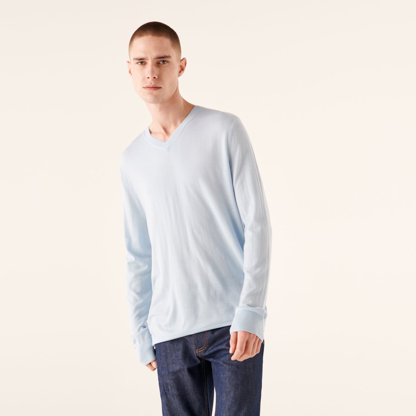 Pull à col V en laine superfine - Pale Blue