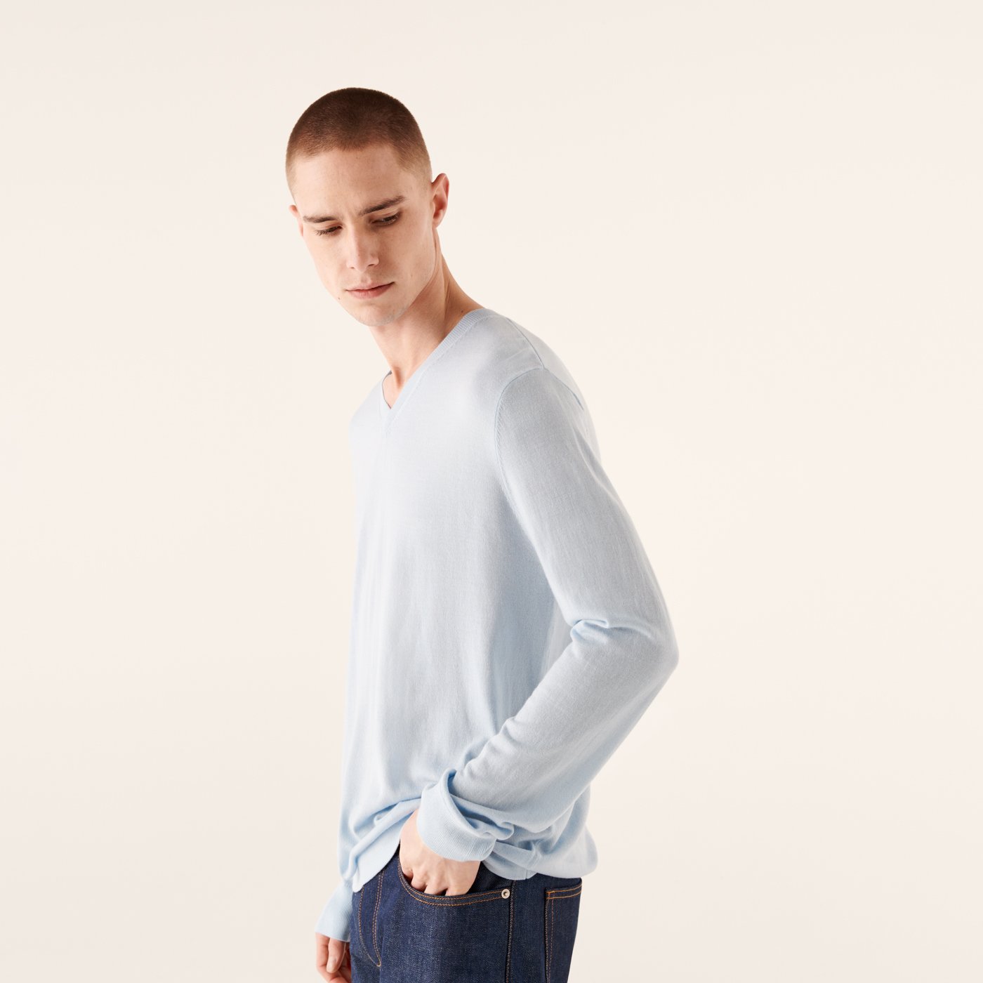 Pull à col V en laine superfine - Pale Blue