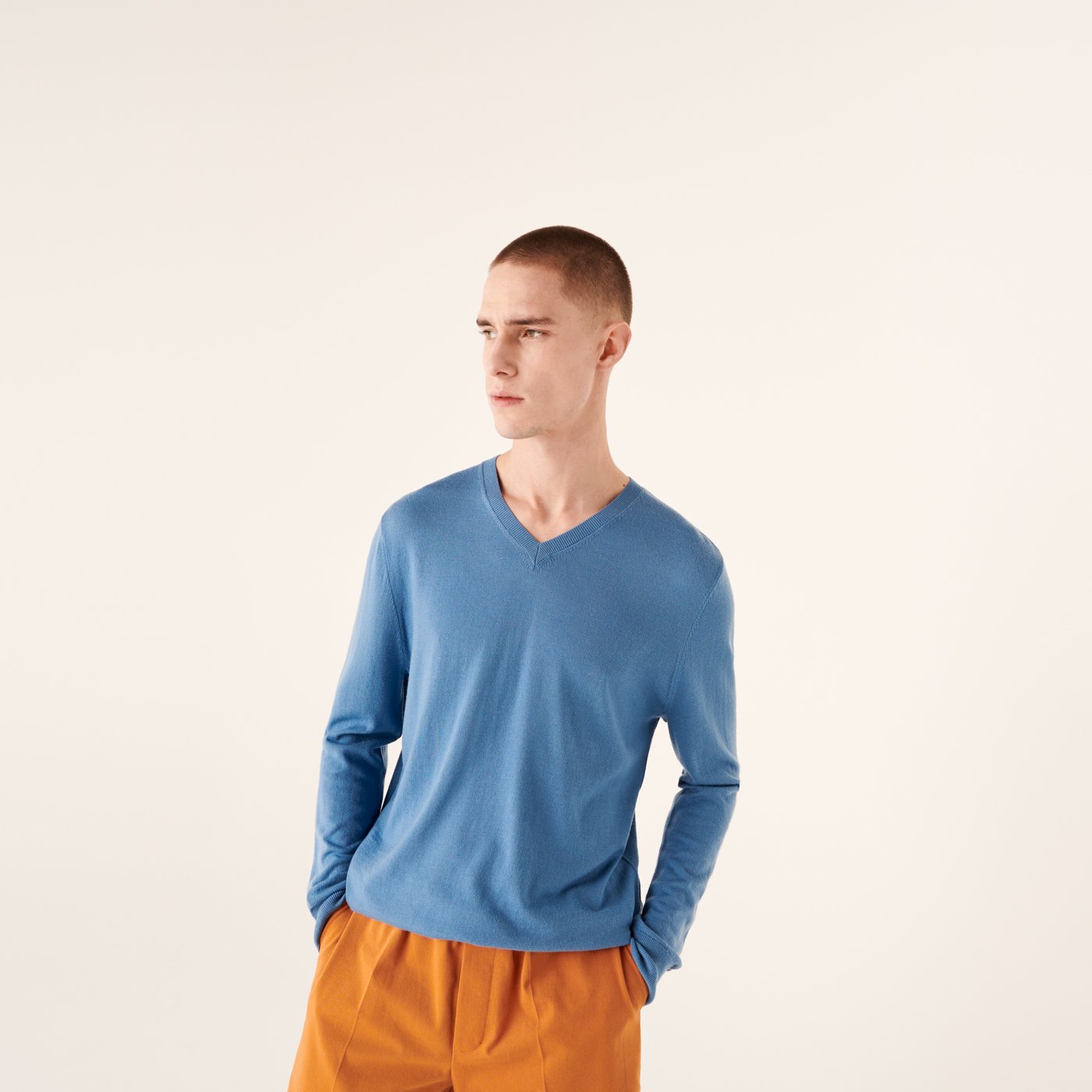 Pull à col V en laine superfine - Pastel Blue