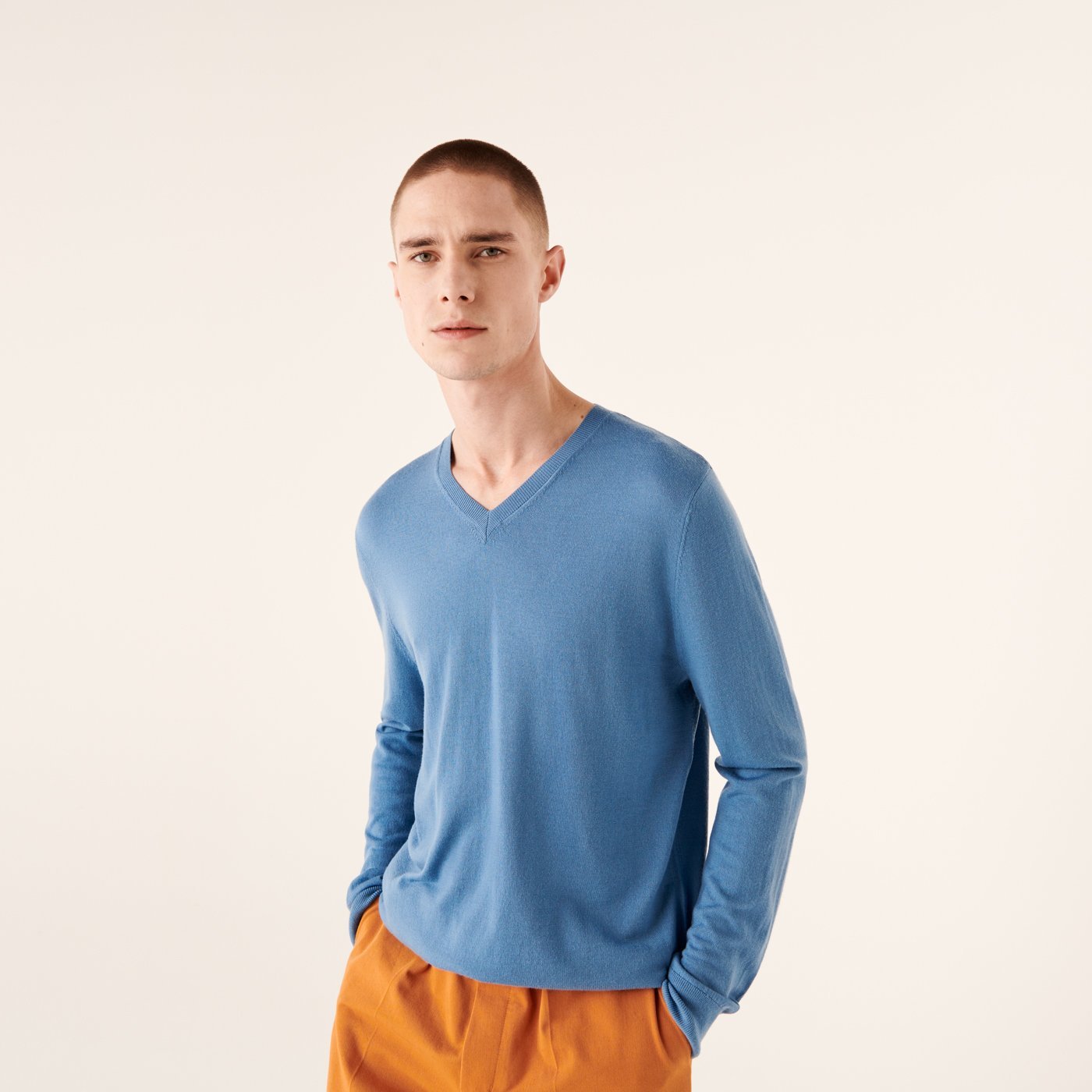 Pull à col V en laine superfine - Pastel Blue