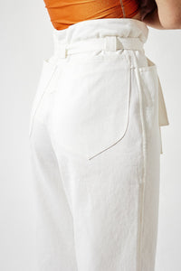 Pantalon carotte avec ceinture à nouer en denim - Blanc