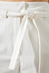 Pantalon carotte avec ceinture à nouer en denim - Blanc
