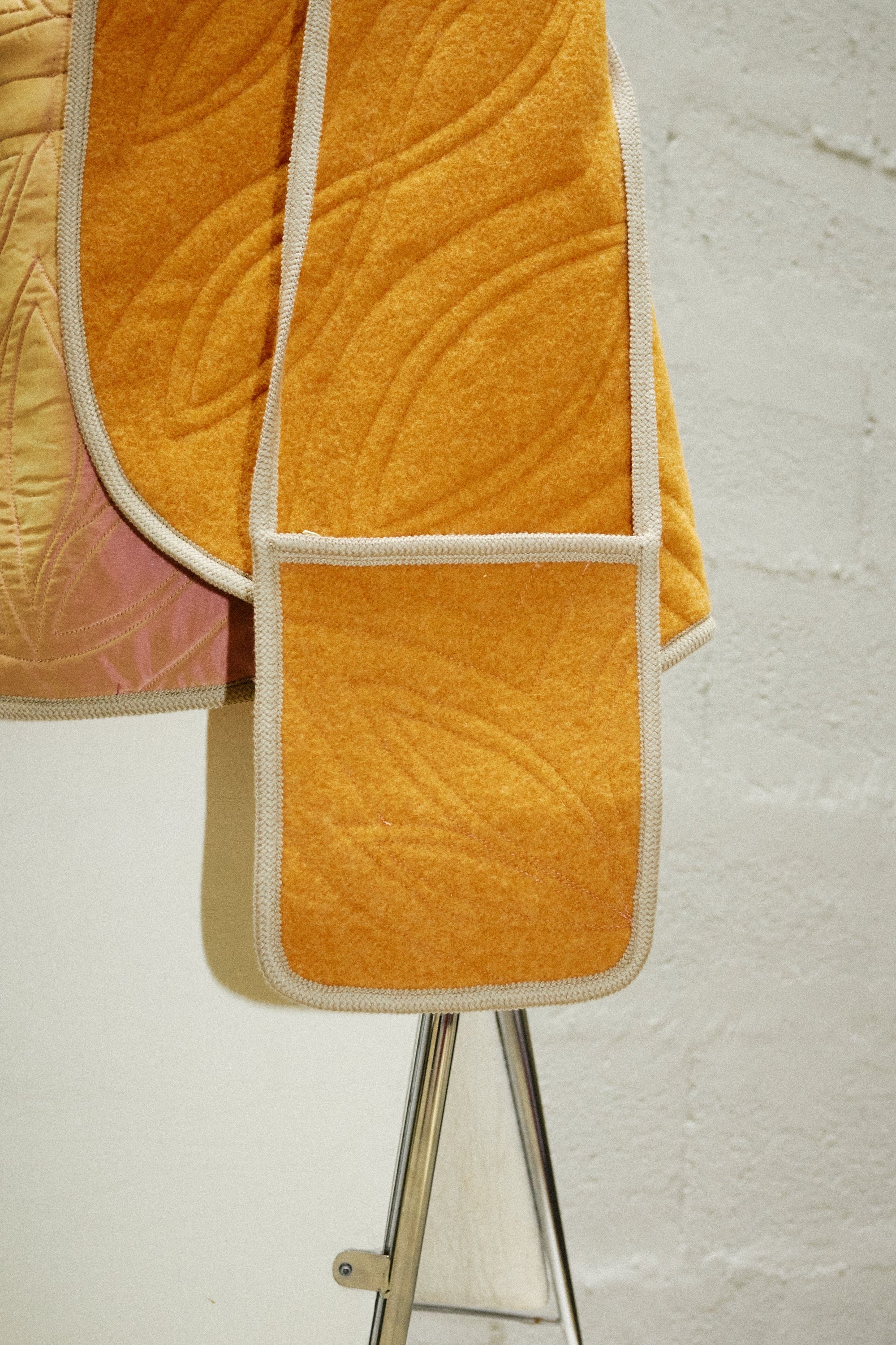 Petite pochette en laine autrichienne matelassée - Orange peach