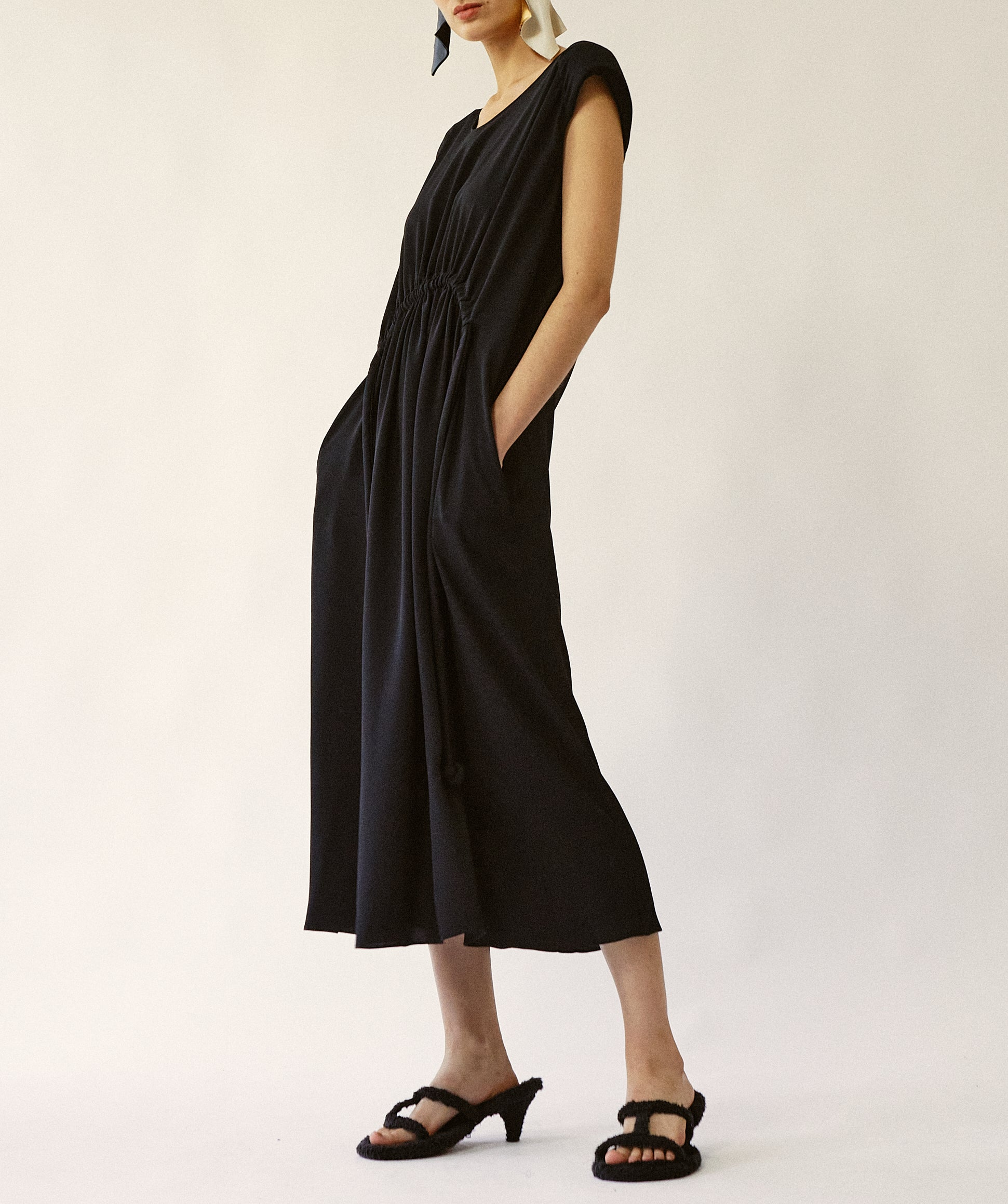 Robe à épaulettes froncée en crêpe de soie - Noir