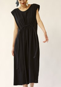 Robe à épaulettes froncée en crêpe de soie - Noir