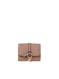 Portefeuille compact à trois volets Alphabet en cuir - Woodrose