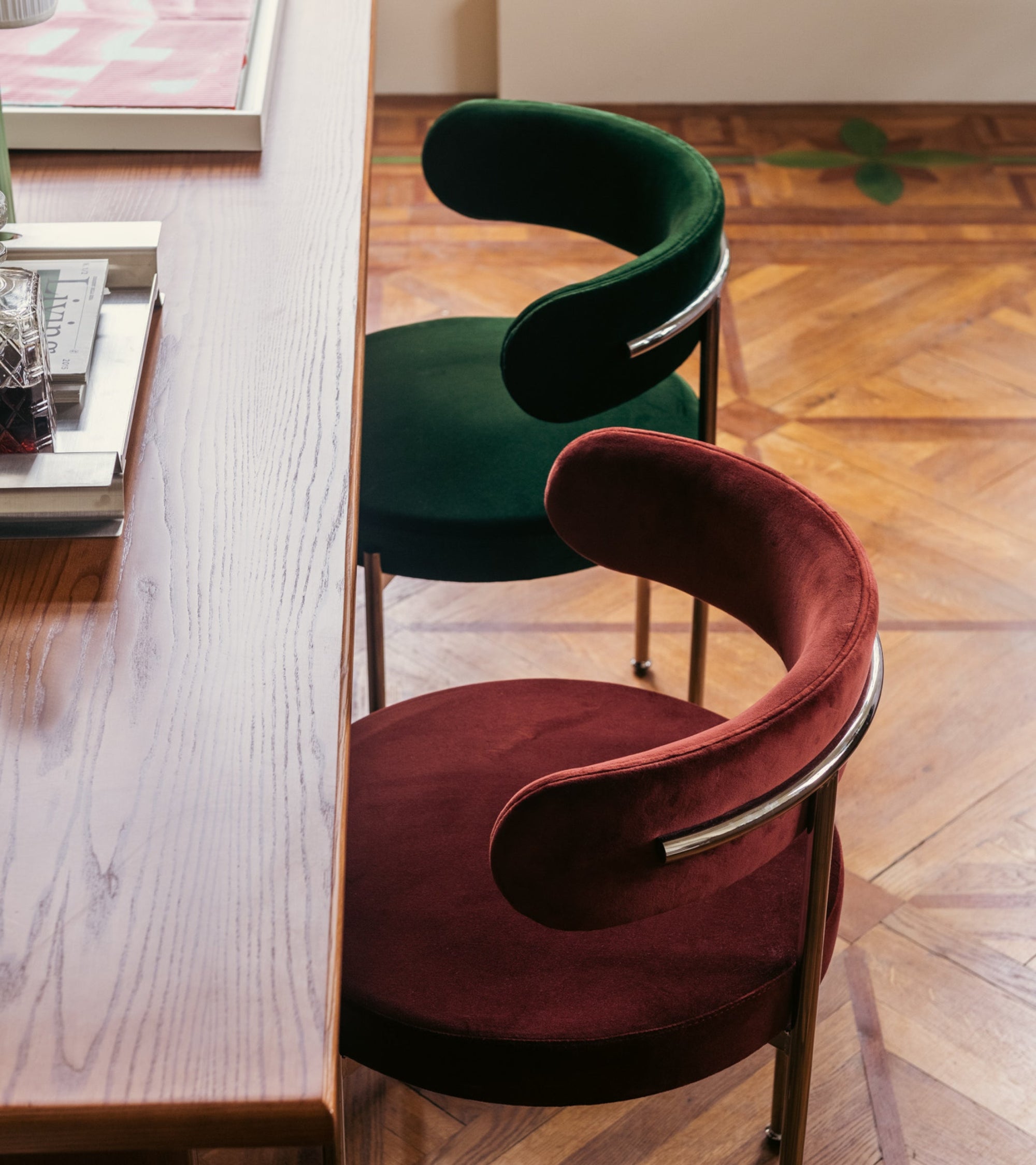 Chaise Libera structure en velours - Vert sapin et Noir