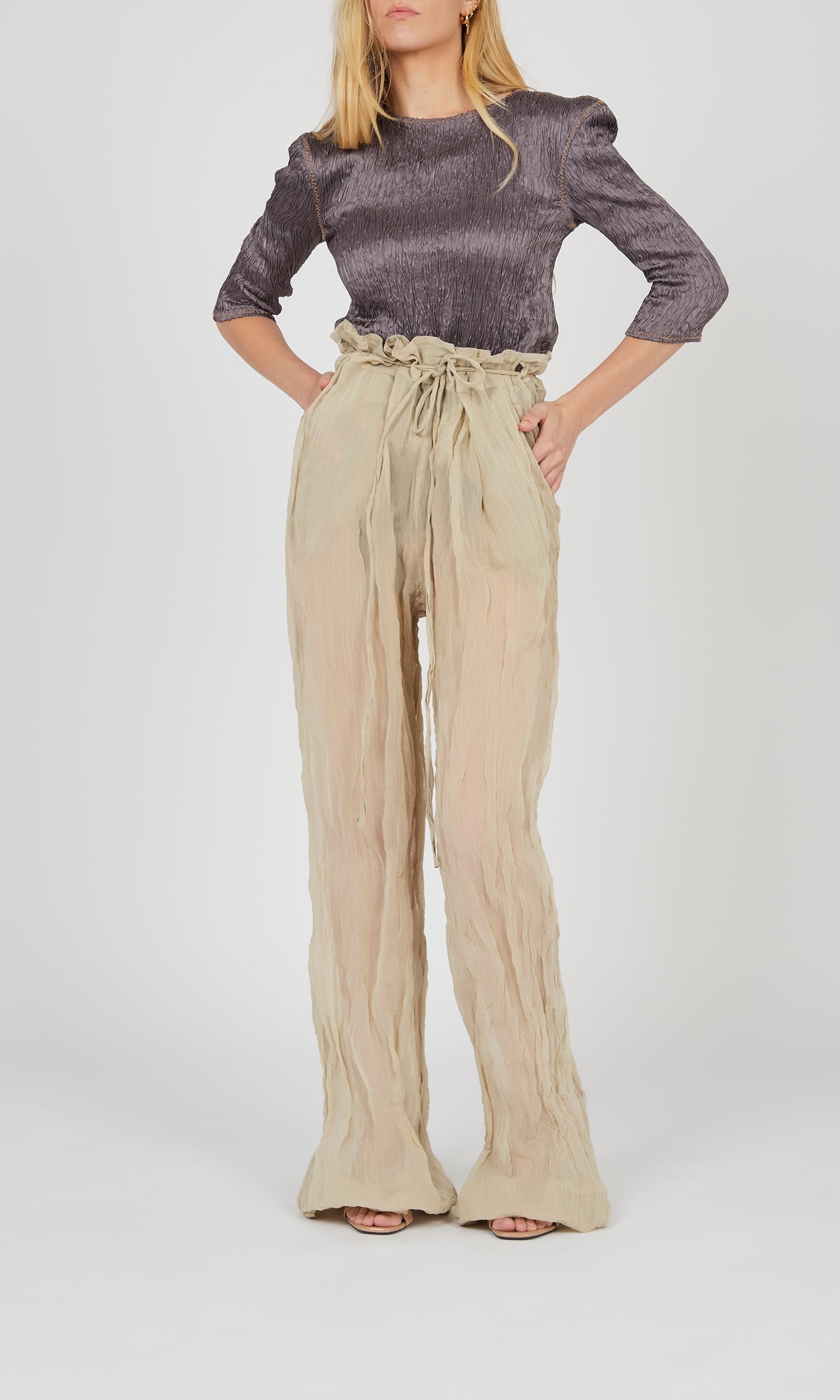 Pantalon froissé métallique à ceinture - Beige