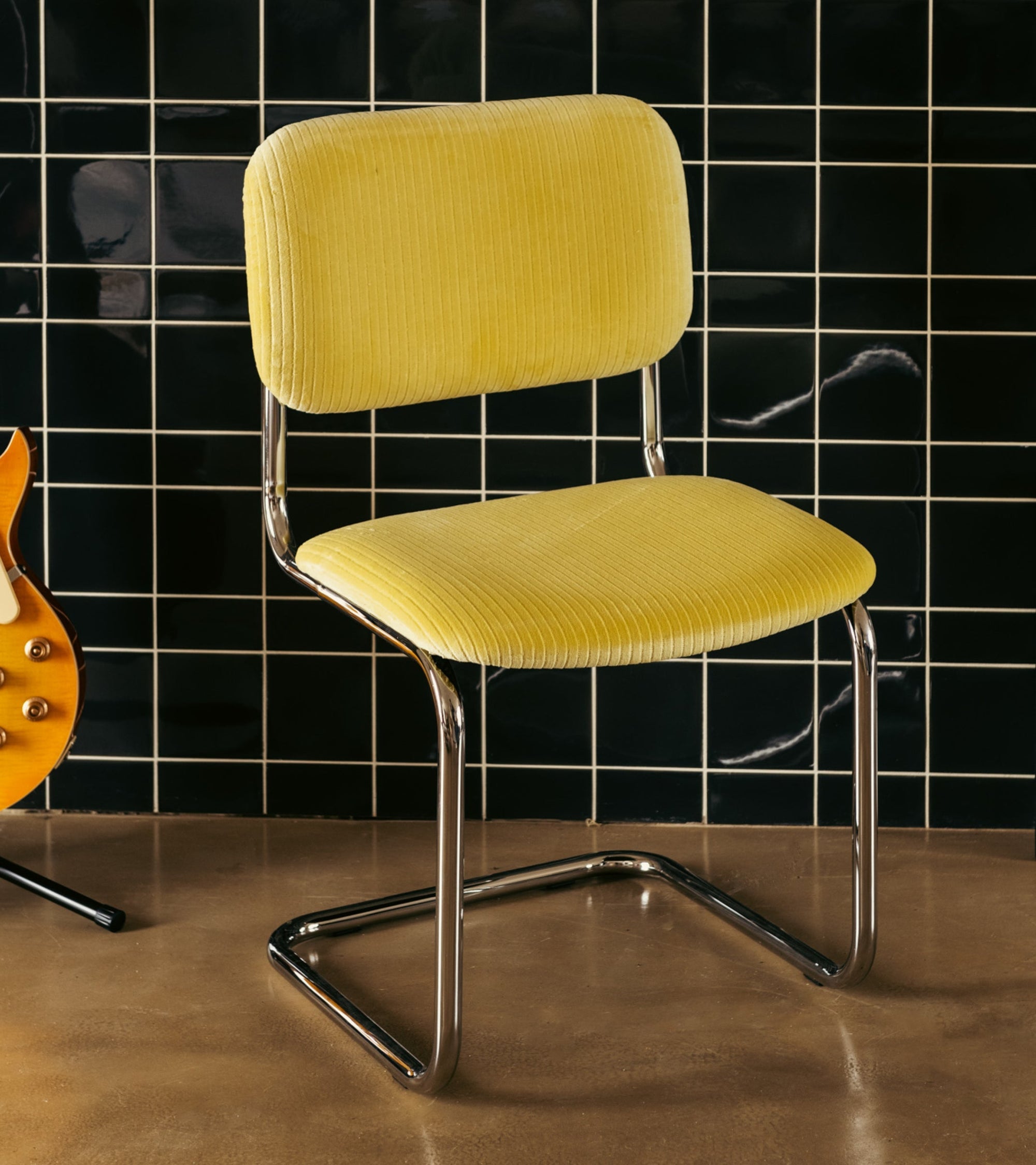 Chaise Classica en velours côtelé - Jaune