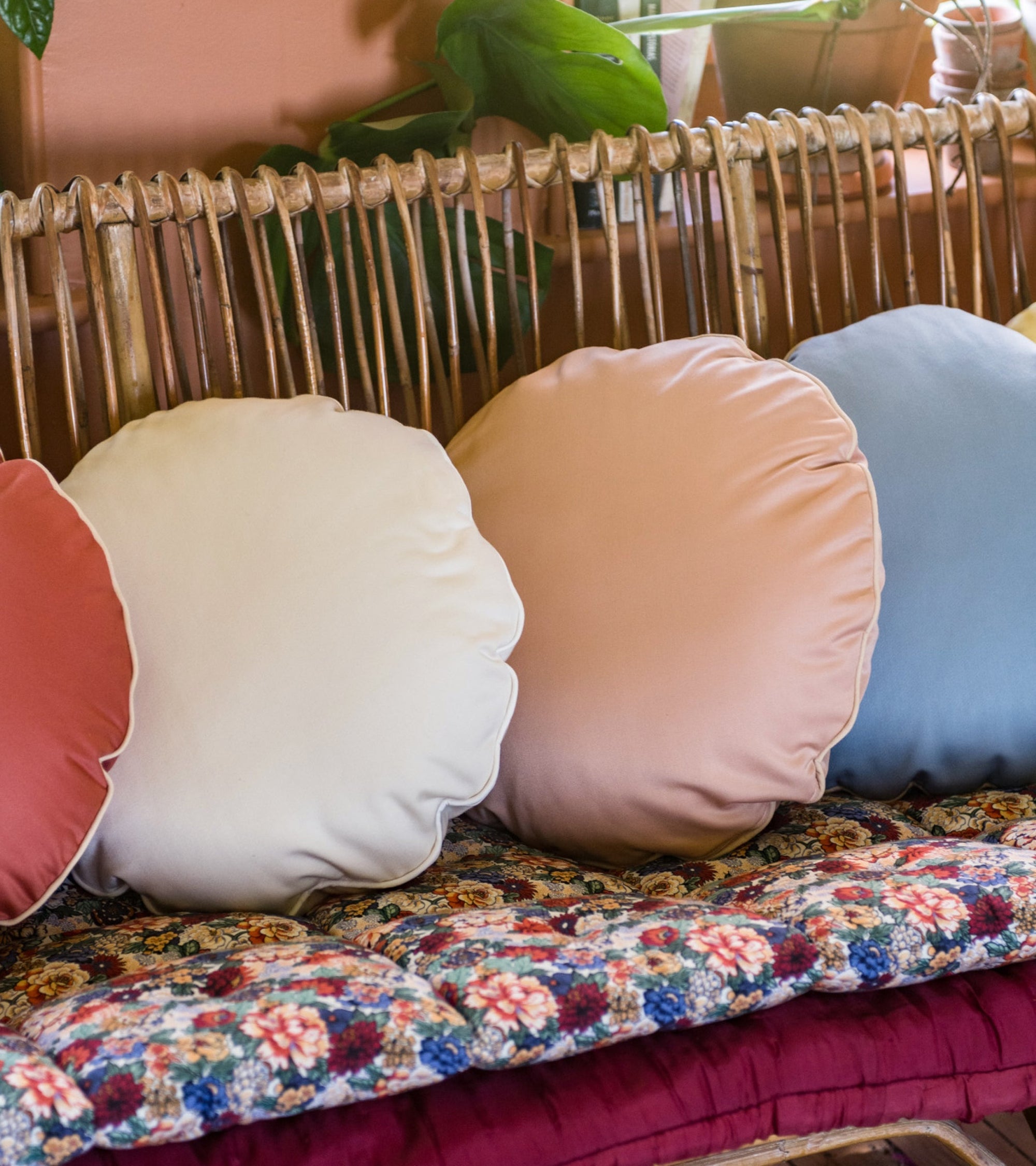 Coussin Bomboloni en satin - Nude