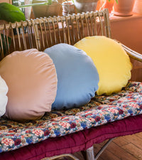 Coussin Bomboloni en satin - Nude