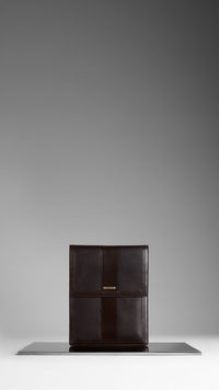 DARK CHOCOLATE Étui pour iPad en cuir texturé
