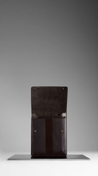 DARK CHOCOLATE Étui pour iPad en cuir texturé