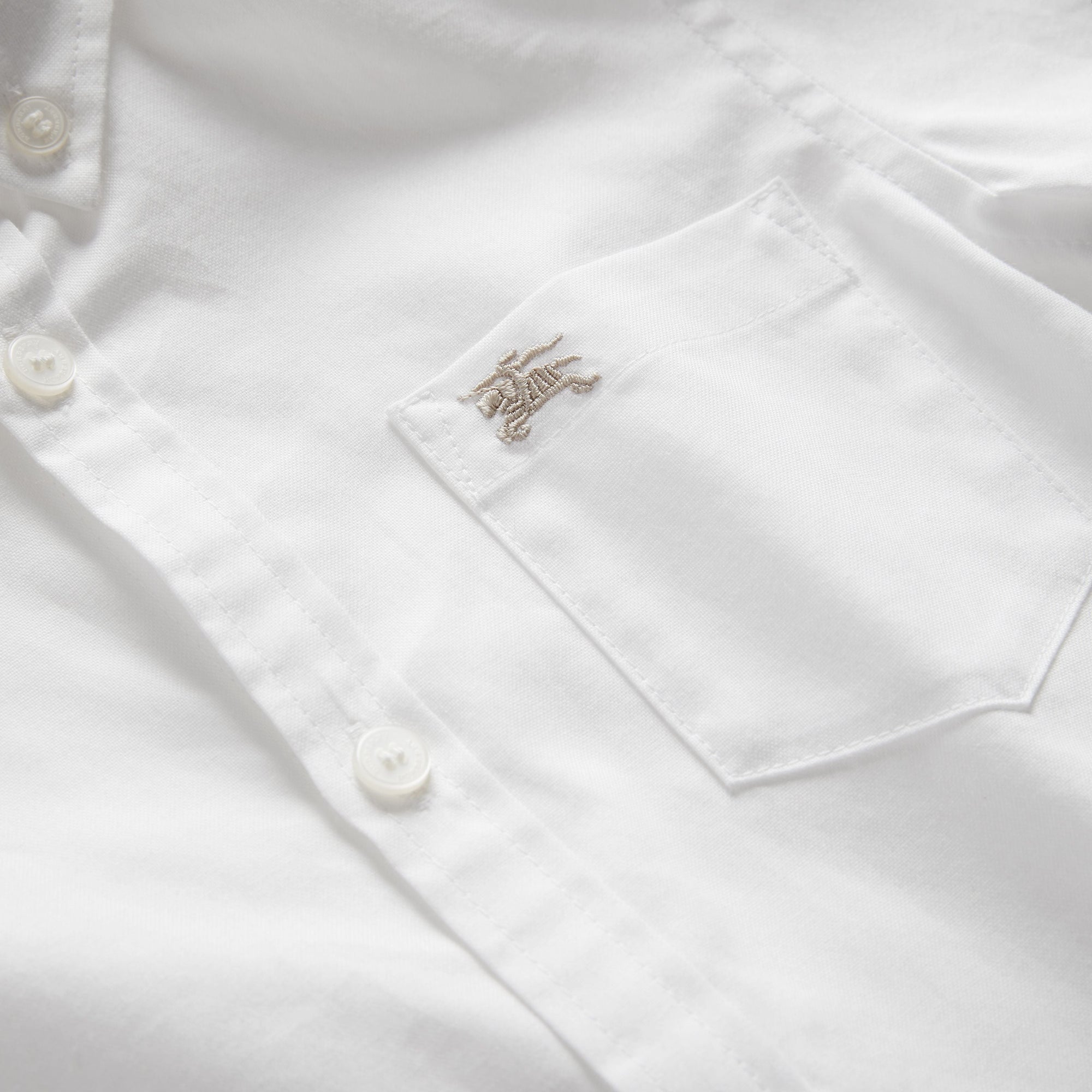 WHITE Chemise en coton à col boutonné