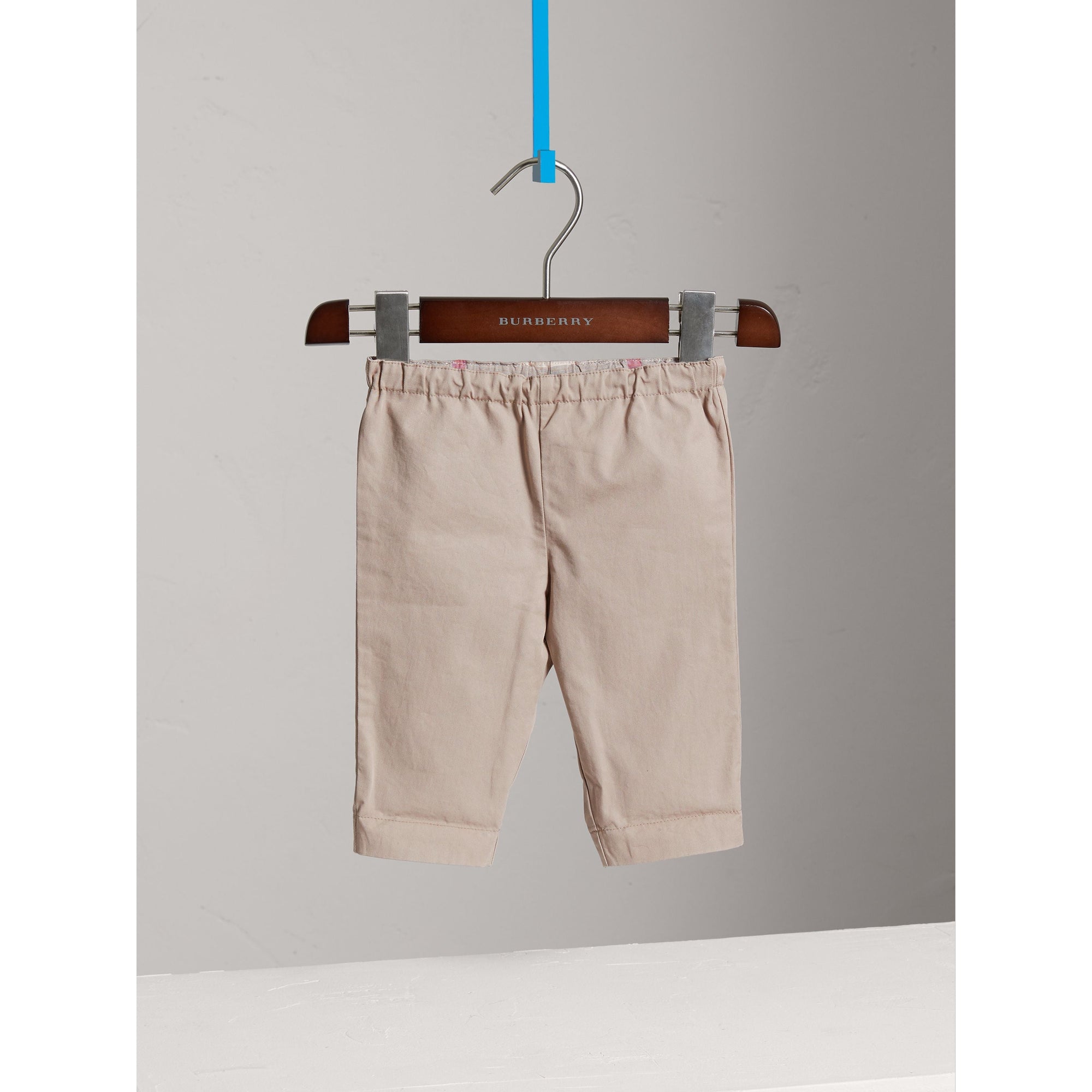 TAUPE Pantalon en coton avec revers apparents à motif check