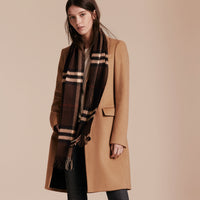 DKCHESTNUT BROWN CK Écharpe en cachemire à motif check classique