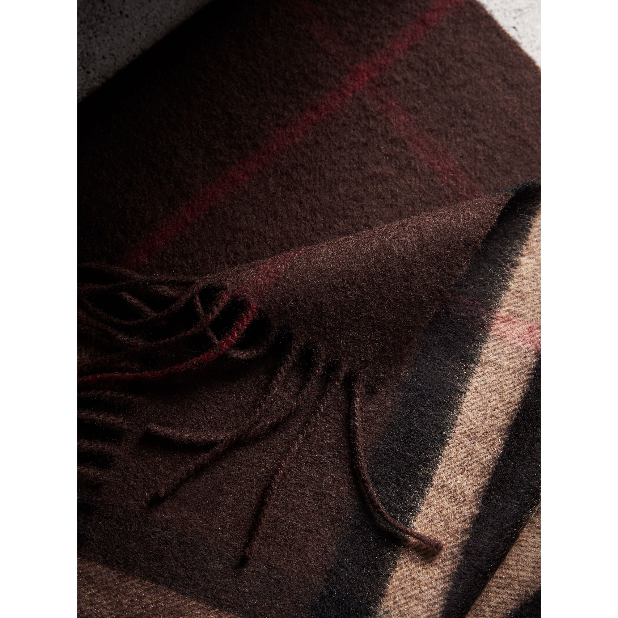 DKCHESTNUT BROWN CK Écharpe en cachemire à motif check classique