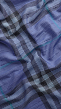 IRIS BLUE CHK Foulard léger en laine et soie à motif check