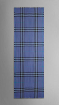 IRIS BLUE CHK Foulard léger en laine et soie à motif check