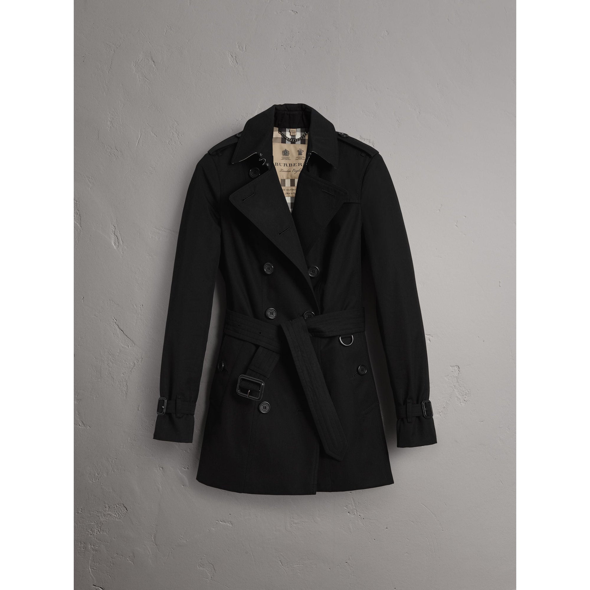 BLACK The Sandringham – Trench court