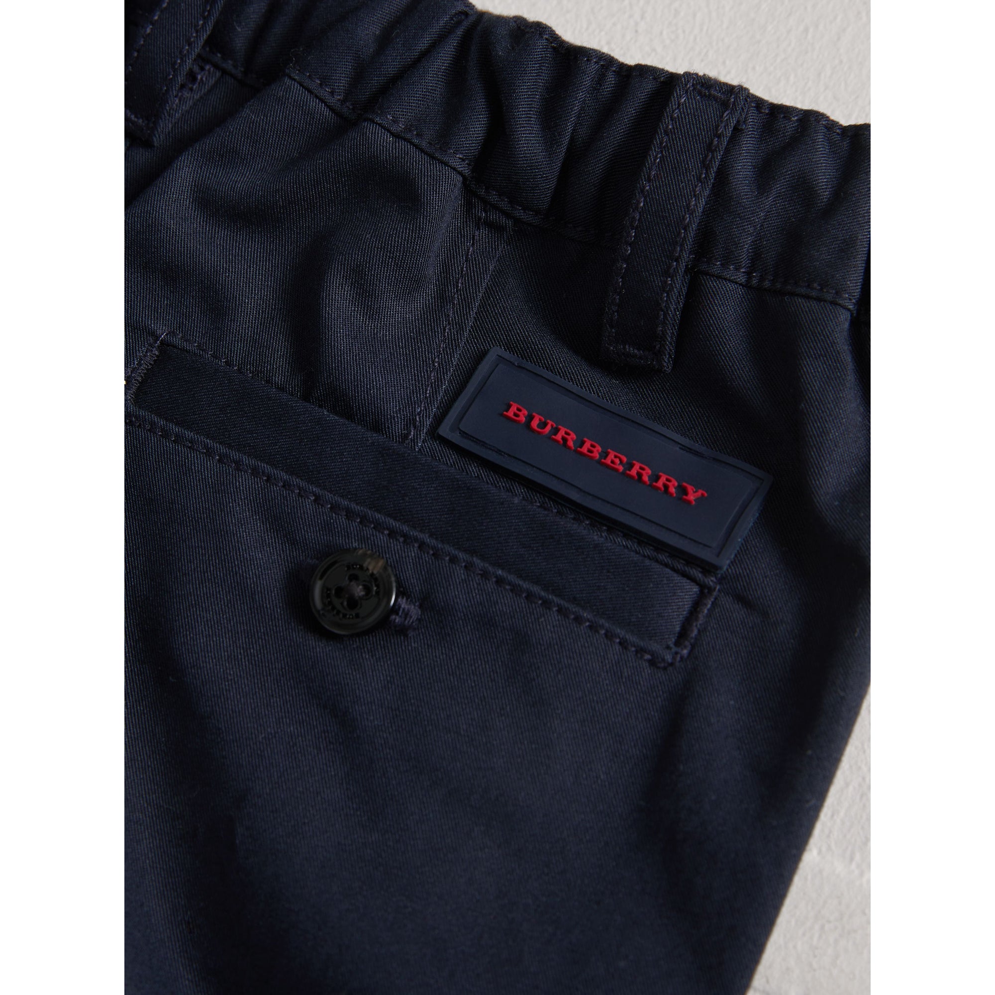 INK Pantalon chino avec revers en check