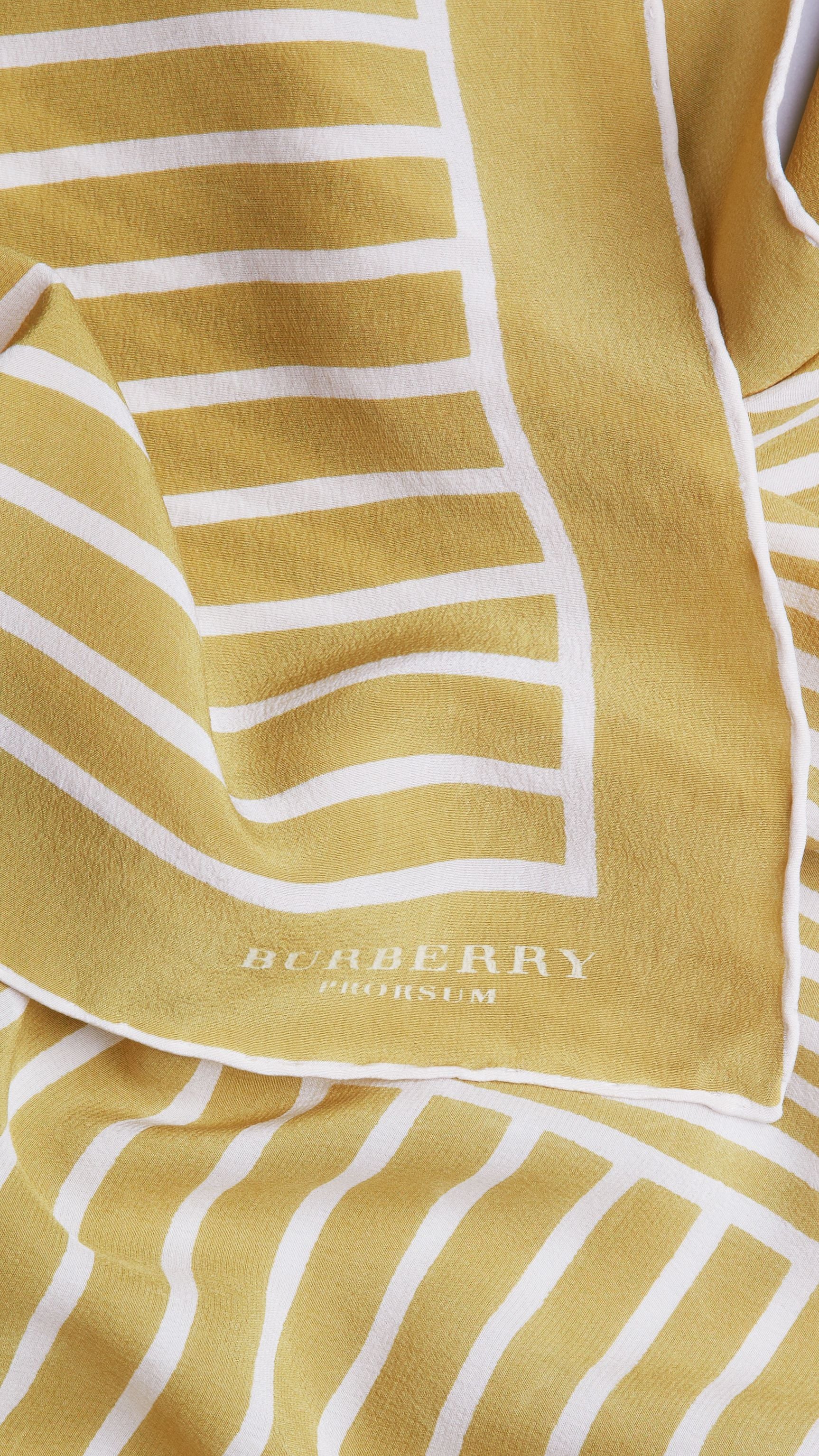 PALE YELLOW PRINT Carré de soie rayé