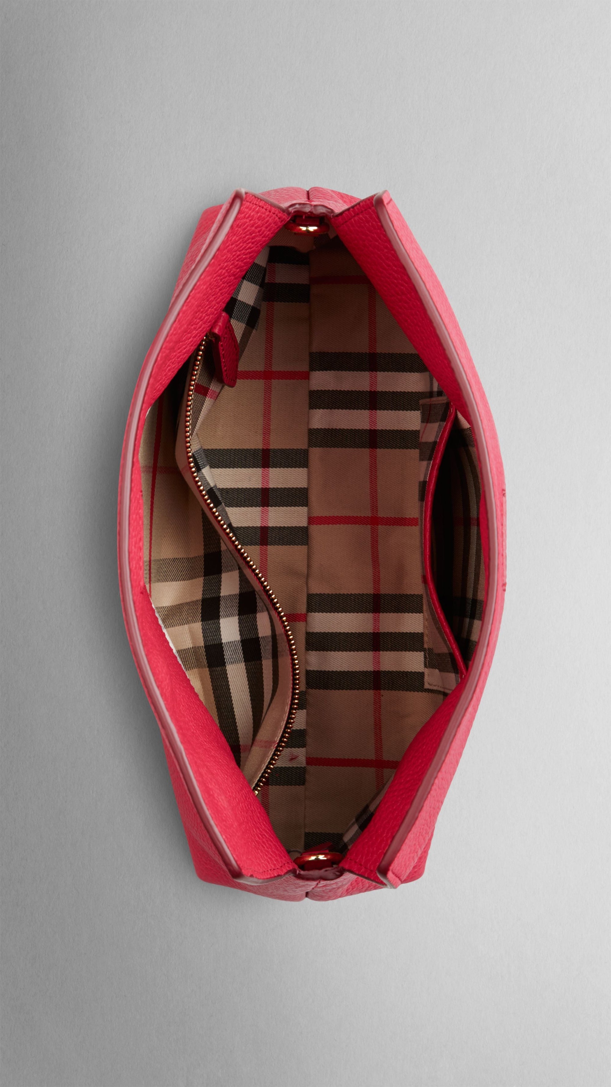 PINK AZALEA Petit clutch en cuir grainé