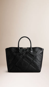 BLACK Sac tote medium en cuir gravé de check en relief