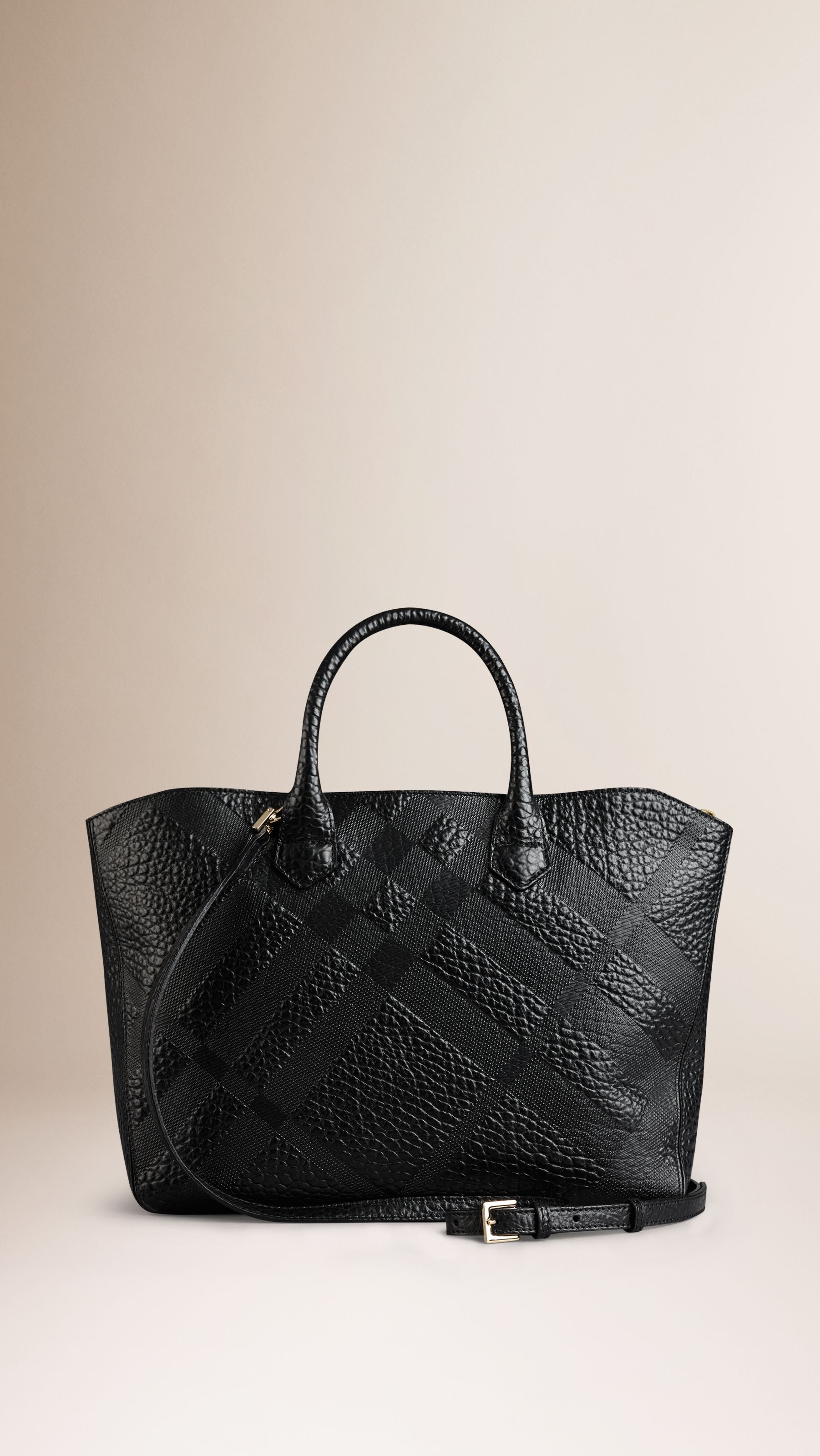 BLACK Sac tote medium en cuir gravé de check en relief