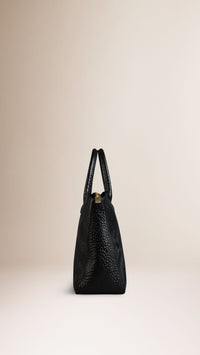 BLACK Sac tote medium en cuir gravé de check en relief