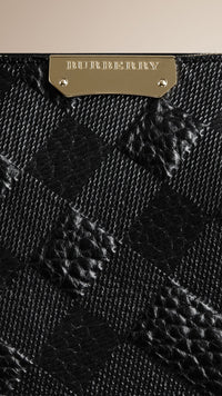 BLACK Sac tote medium en cuir gravé de check en relief