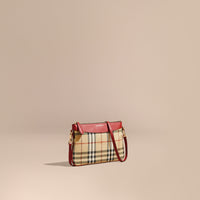 PARADE RED Clutch avec motif Horseferry check et panneau en cuir