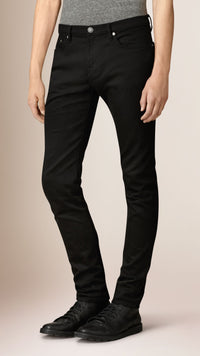 BLACK Jean de coupe skinny noir intense
