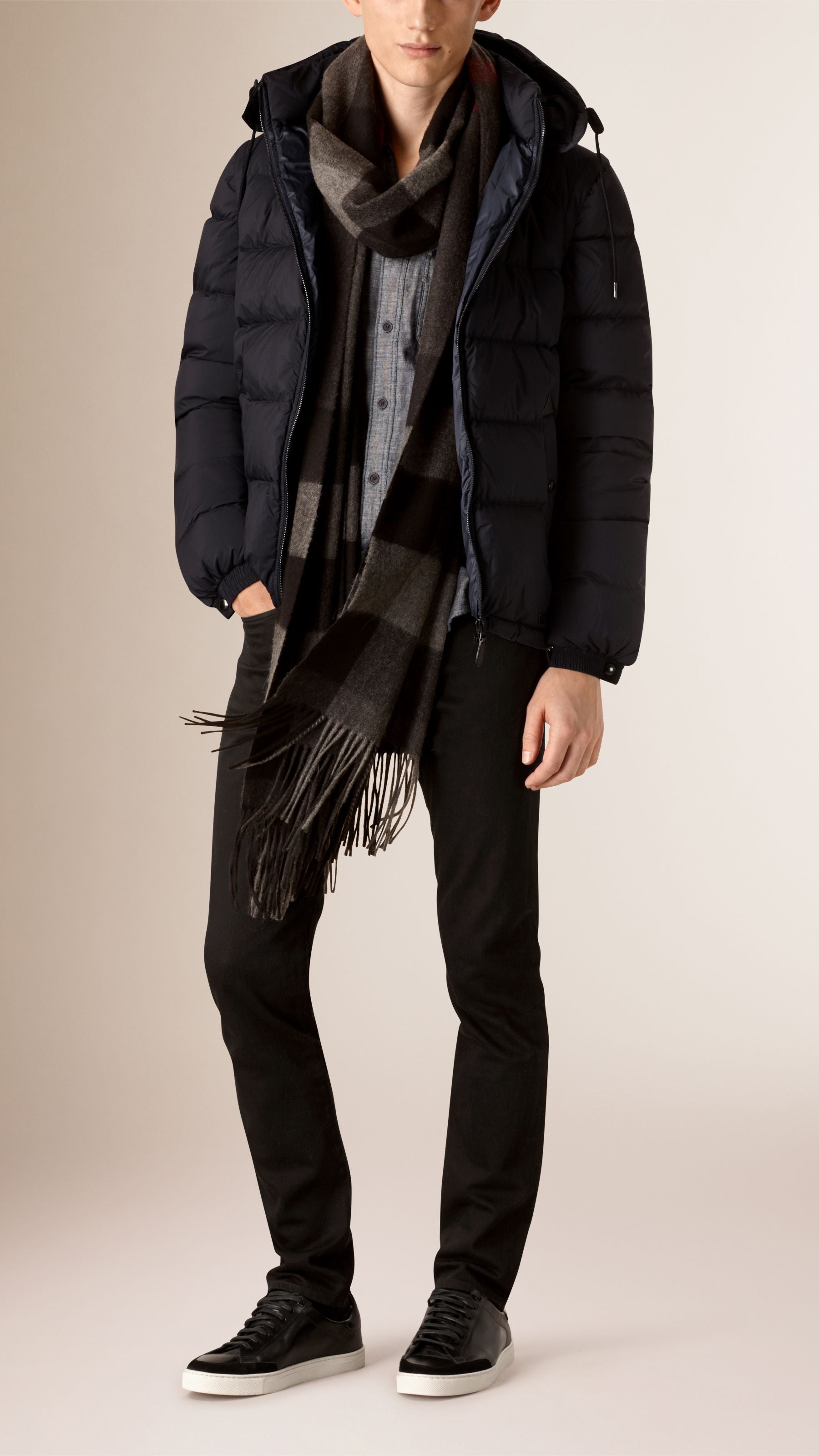 BLACK Jean de coupe droite teint en fil