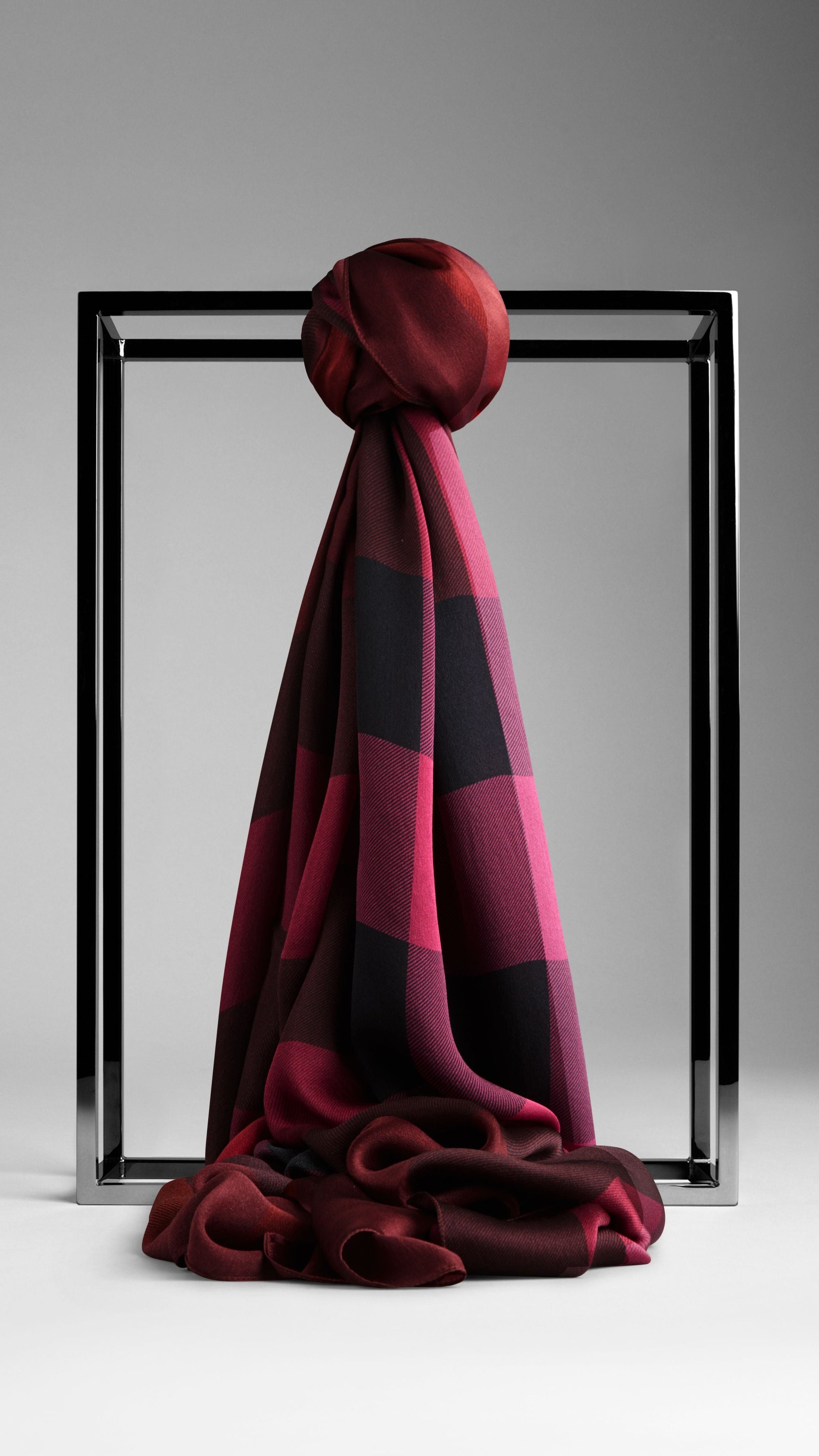 DEEP CLARET CHK Foulard en satin de soie à motif check